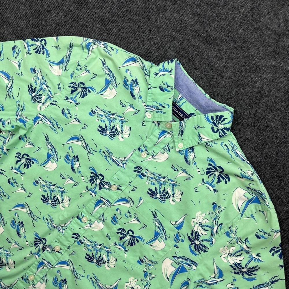 Crown & Ivy Men's S Mint Green Sailboat Palm Tree Short Sleeve Button Down Shirt